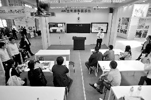 帶“黑匣子”的校車(組圖) 帶“黑匣子”的校車(組圖)