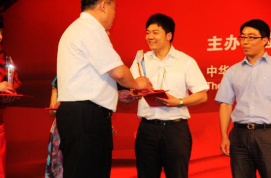 宇通客車載譽而歸 斬獲道路運輸展5項大獎 宇通客車載譽而歸 斬獲道路運輸展5項大獎