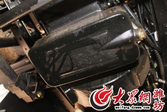 揚子校車遭遇質量門 新換校車又現發動機漏油(圖)