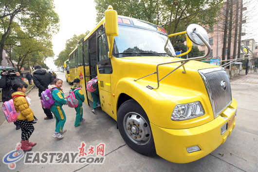 上海幼兒園代辦費(fèi)標(biāo)準(zhǔn) 校車每月不得超過440元(圖) 上海幼兒園代辦費(fèi)標(biāo)準(zhǔn) 校車每月不得超過440元(圖)