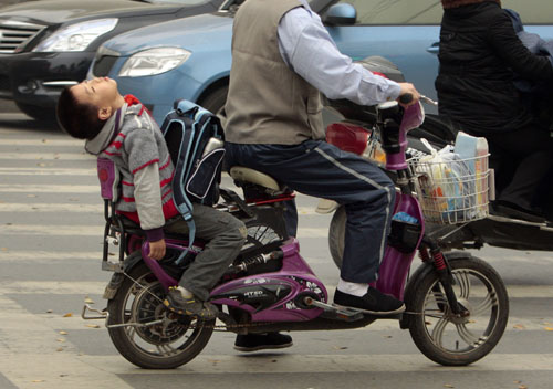中小學生上學路何時不再“鬧心”