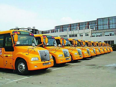 甘肅：開通寄宿學(xué)生上下學(xué)接送班車