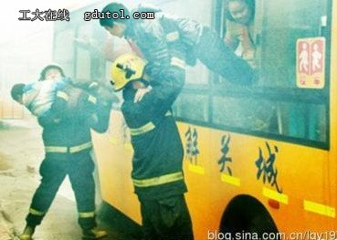 河南校車起火致多人死傷   事故原因未明