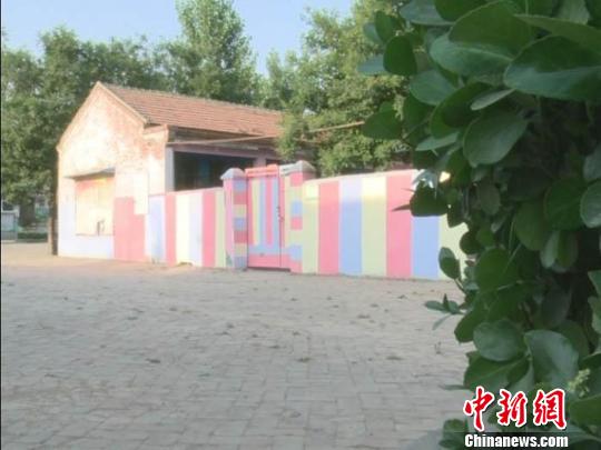 濮陽校車超載失火 系司機冒險進入麥稈堆所致(圖) 濮陽校車超載失火 系司機冒險進入麥稈堆所致(圖)