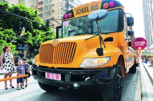 這輛從美國原裝進口的校車價值100多萬。信息時報記者 陸明杰 攝