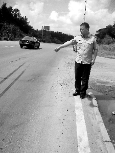 一名武警、一名的哥飛速將傷者送往醫(yī)院(圖) 一名武警、一名的哥飛速將傷者送往醫(yī)院(圖)