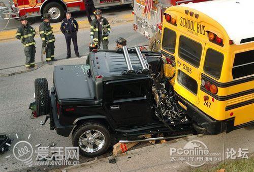 美國校車特權:可給交警開罰單 美國校車特權:可給交警開罰單