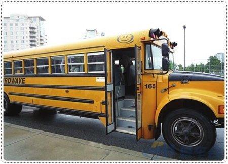 美國校車:悍馬變成沙琪瑪/ 美國校車:悍馬變成沙琪瑪