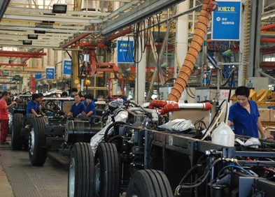 印象河南 采訪團走入宇通客車生產第一線 印象河南 采訪團走入宇通客車生產第一線