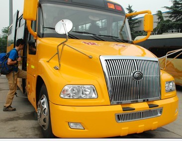 印象河南 采訪團走入宇通客車生產第一線 印象河南 采訪團走入宇通客車生產第一線