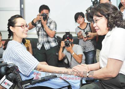 最美女教師獲1572萬善款 希望可以重回講臺 最美女教師獲1572萬善款 希望可以重回講臺