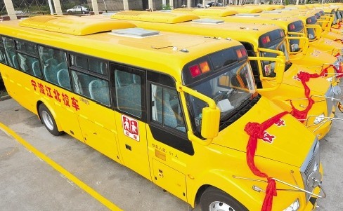 9月3日起江北28輛新校車上路 學(xué)生每天坐車只要兩元