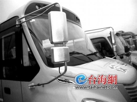 四問新校車掛牌 掛牌到底誰說了算？