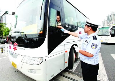 新買校車將發專門校車標牌/ 新買校車將發專門校車標牌