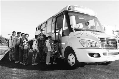 應急避險校車安全等成為開學首日“熱詞”