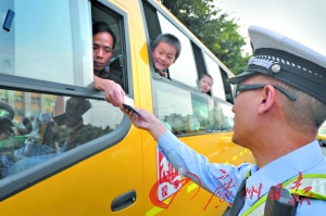 民校校車已納入戶籍化管理/ 民校校車已納入戶籍化管理