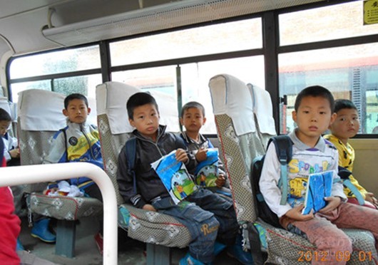 扶風(fēng)縣加強管理確保校車運行平安(圖)