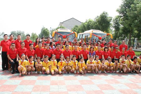 龍文教育基金捐贈愛心校車 大愛彰顯(圖) 龍文教育基金捐贈愛心校車 大愛彰顯(圖)