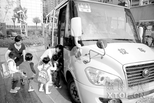 湘潭市落實《校車安全管理條例》情況調(diào)查(圖)