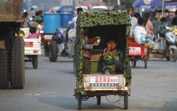 “校車安全”回訪：校車停運 電動車摩托車上陣