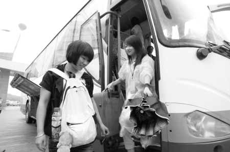 大學新生報到 車站迎新校車接不接? 大學新生報到 車站迎新校車接不接?