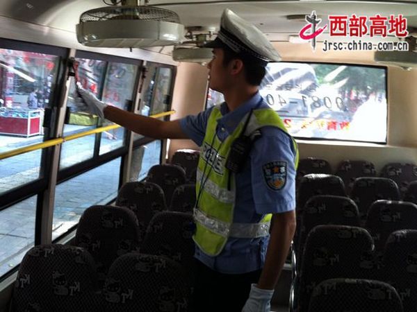 遂寧:交警一大隊組織開展秋季校車安全大檢查 遂寧:交警一大隊組織開展秋季校車安全大檢查