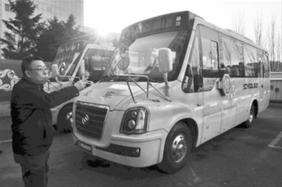 遼寧:公交、客運企業將介入校車運營 為保校車安全,政府將與公安交管部門一道審批校車駕駛資格。