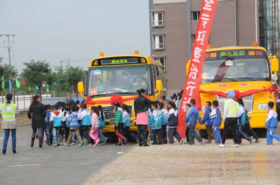 青銅峽市啟用校車服務農村偏遠小學生