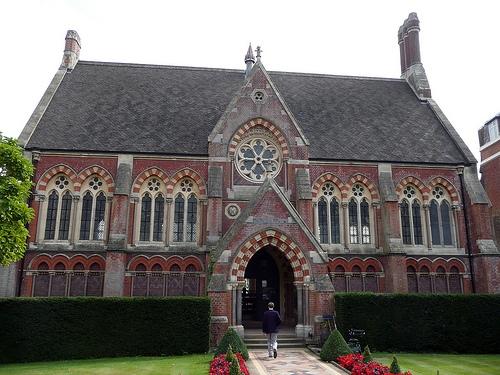 揭秘北京貴族學校 每年學費20萬有錢難進 揭秘北京貴族學校 每年學費20萬有錢難進(組圖)