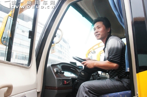 德清未來要打造“校車文化” 校車駕駛員余師傅