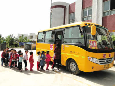 玉柴校車動力護航“移動校舍”