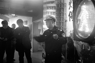 校車司機 集體學“過馬路”