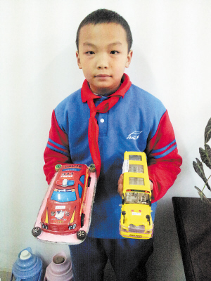 校車像大黃蜂不怕被撞 