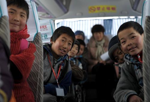 甘肅:寄宿生校車接送全覆蓋 甘肅:寄宿生校車接送全覆蓋