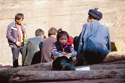 蓋學校買校車當老師 山區(qū)支教6年投入60萬 蓋學校買校車當老師 山區(qū)支教6年投入60萬