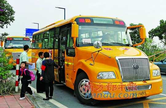 在順德，樂從率先使用長鼻子校車，勒流招標(biāo)校車會否也用這種醒目的校車？ 南都資料圖