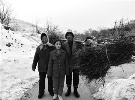 關注山村孩童上學路:無黑校車 女娃和山路博弈 關注山村孩童上學路:無黑校車 女娃和山路博弈