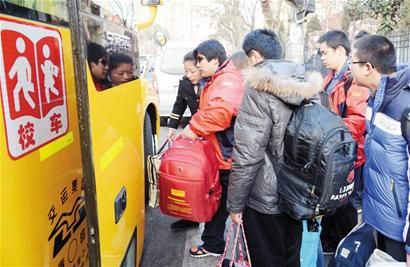 “大鼻子”校車加長(zhǎng)途車愛(ài)心接力
