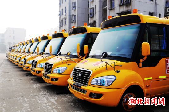 武漢：“大鼻子”校車配發(fā)偏遠(yuǎn)學(xué)校