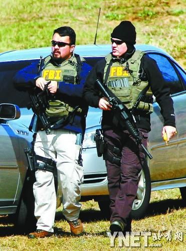 美疑犯槍殺校車司機(jī)劫持幼童 已與警方對持4天 美疑犯槍殺校車司機(jī)劫持幼童 已與警方對持4天