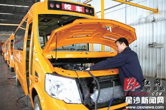 長沙縣1100多輛不規(guī)范校車改裝后上路