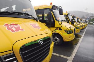 丹陽“大鼻子”校車將投運 配防撞監控裝置 丹陽“大鼻子”校車將投運 配防撞監控裝置