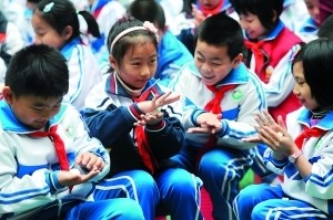 開學首日烏龍媽媽把兒子送錯校車 全城尋兒 開學首日烏龍媽媽把兒子送錯校車 全城尋兒