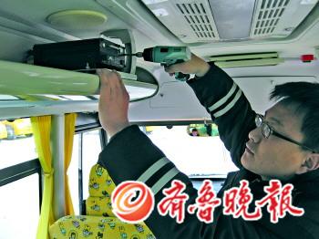 青島校車率先使用北斗導航 乘車信息發給家長 點擊瀏覽下一張