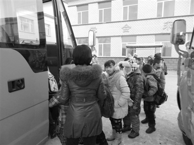 校車 公益基金買政府投資養 校車 公益基金買政府投資養