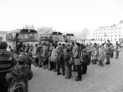 校車 公益基金買政府投資養 校車 公益基金買政府投資養