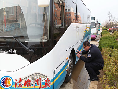 山東費縣對校車開展拉網式安全隱患大排查/ 山東費縣對校車開展拉網式安全隱患大排查