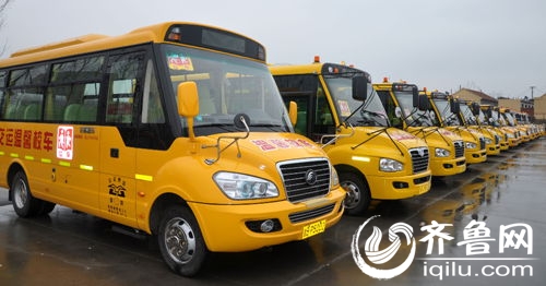 膠州實現農村小學標準校車全覆蓋 困難學生免費坐 校車