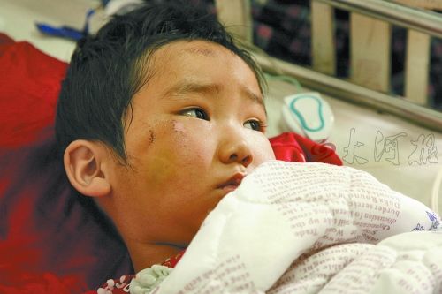 澠池:一幼兒園面包車側翻致多傷 教育局否認是校車 點擊圖片查看下一頁