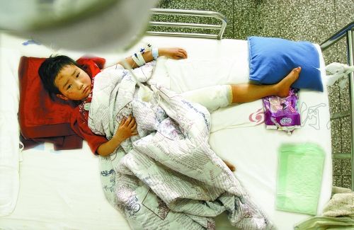 澠池:一幼兒園面包車側翻致多傷 教育局否認是校車 點擊圖片查看下一頁